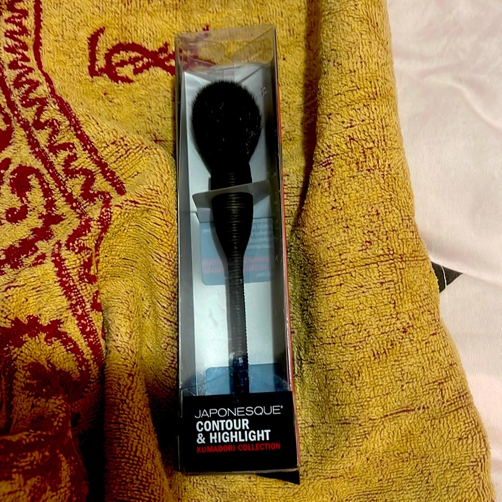Japonesque Kumadori contour and highlight brush